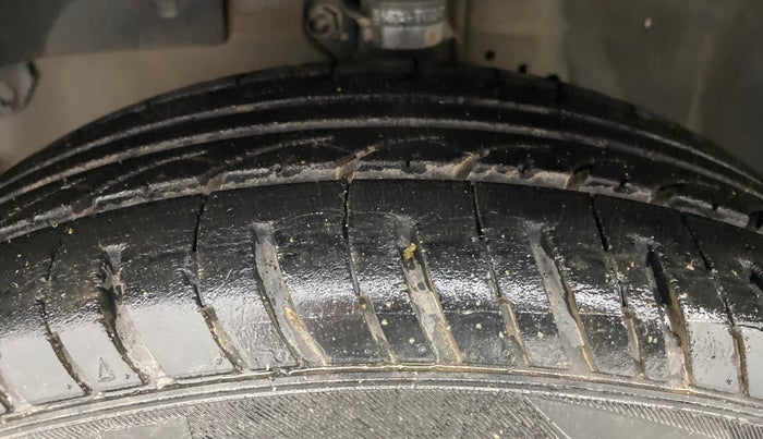 2016 Honda Brio E MT, Petrol, Manual, 78,994 km, Left Front Tyre Tread