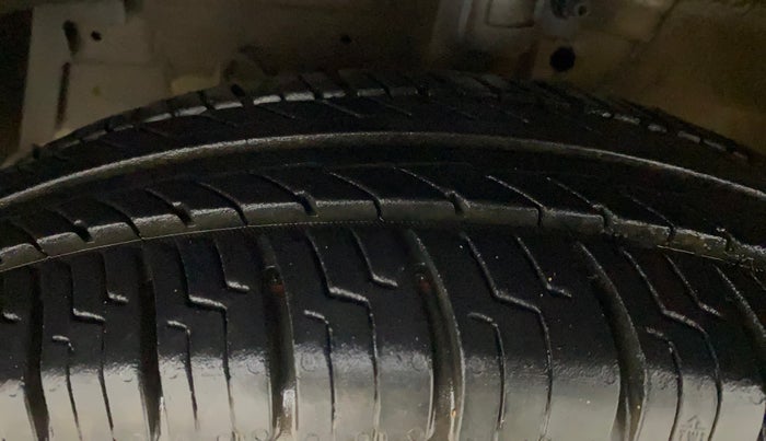 2012 Maruti Swift VDI, Diesel, Manual, 1,38,924 km, Left Front Tyre Tread