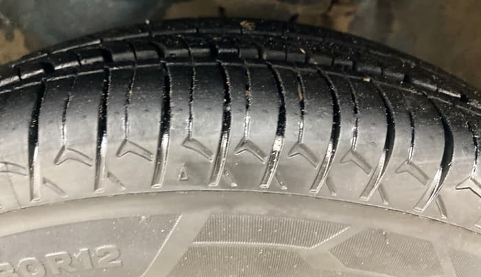 2016 Maruti Alto 800 LXI, Petrol, Manual, 79,044 km, Left Front Tyre Tread