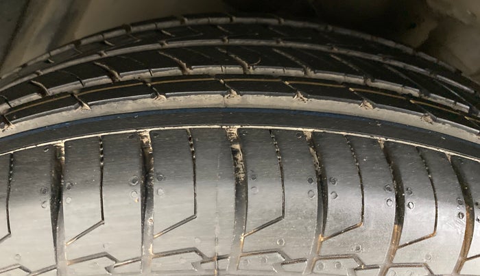 2016 Maruti S Cross ZETA 1.3, Diesel, Manual, 69,577 km, Left Front Tyre Tread