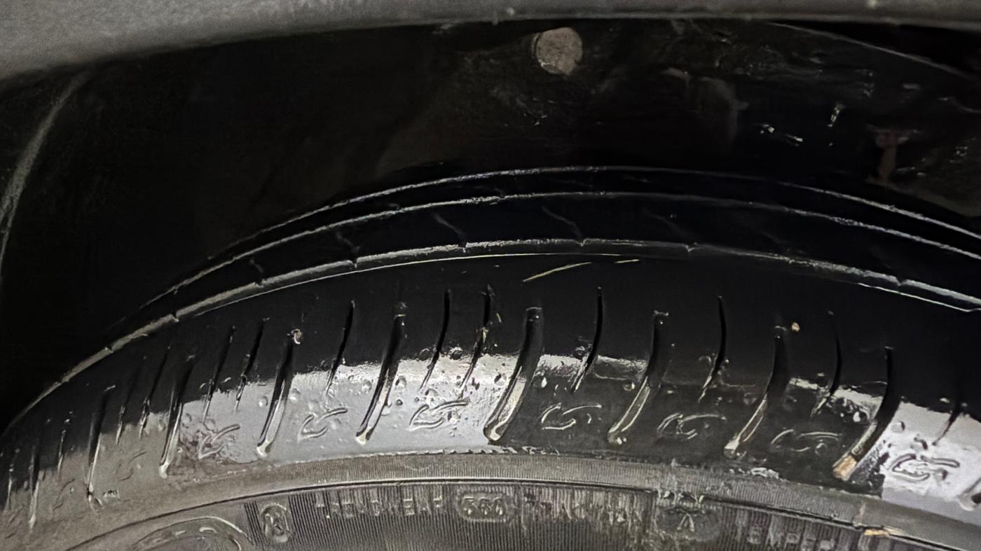 2024 Mahindra XUV 3XO AX5L 1.2 TGDi, Petrol, Manual, 21,211 km, Right Front Tyre Tread