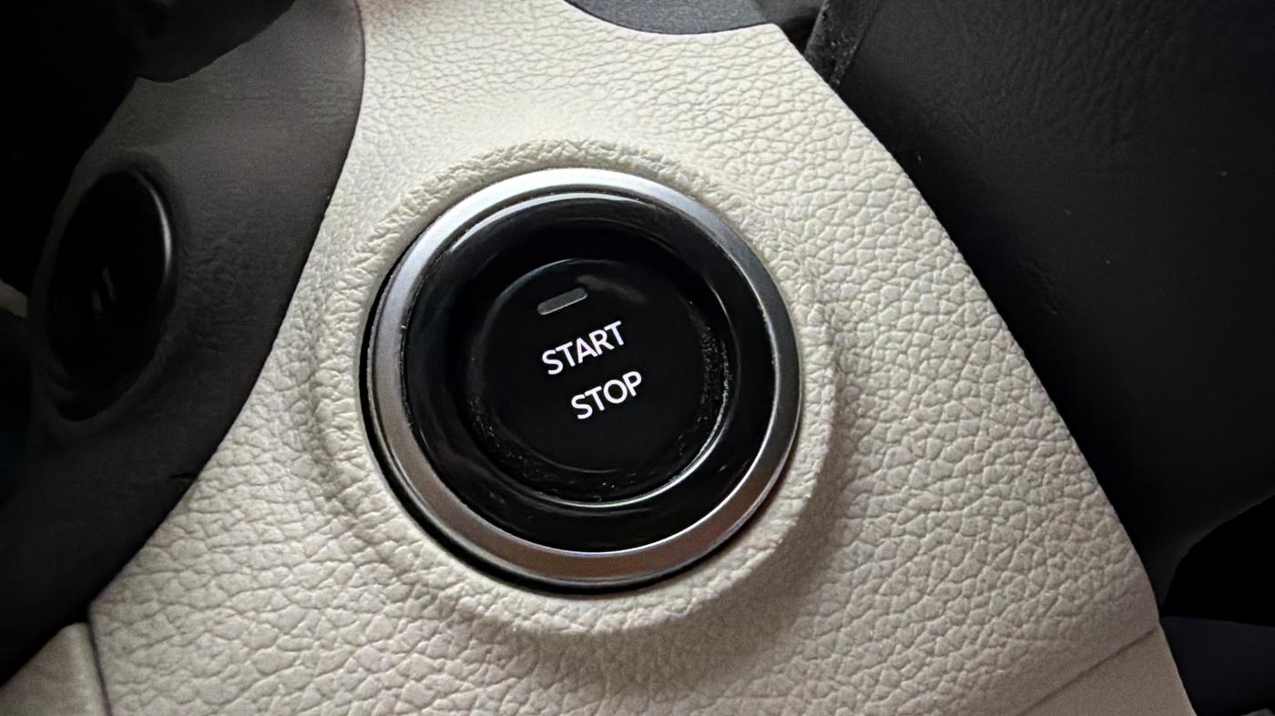 2024 Mahindra XUV 3XO AX5L 1.2 TGDi, Petrol, Manual, 21,211 km, Keyless Start/ Stop Button