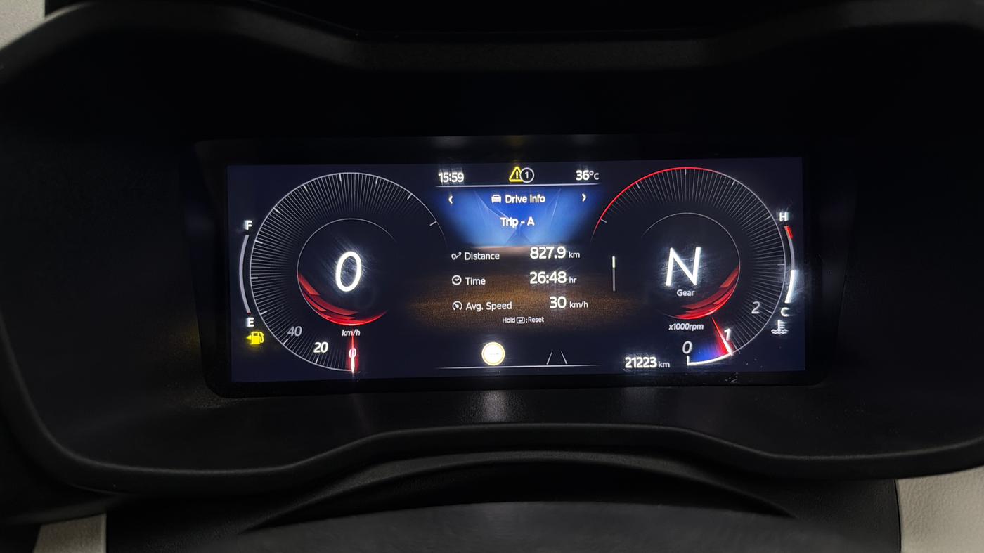 2024 Mahindra XUV 3XO AX5L 1.2 TGDi, Petrol, Manual, 21,211 km, Odometer Image