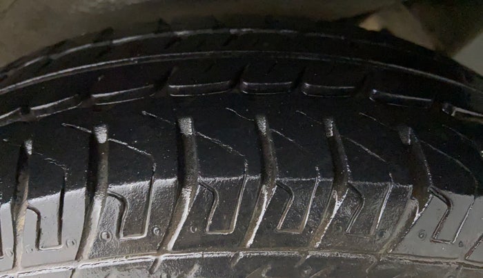 2014 Maruti Wagon R 1.0 LXI CNG, CNG, Manual, 23,447 km, Left Front Tyre Tread