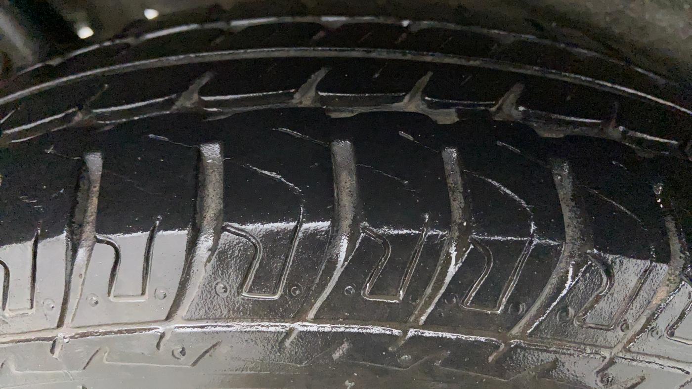 2014 Maruti Wagon R 1.0 LXI CNG, CNG, Manual, 23,447 km, Right Front Tyre Tread