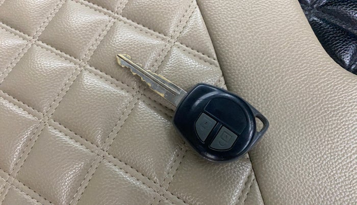 2017 Maruti Wagon R 1.0 VXI AMT, Petrol, Automatic, 27,997 km, Key Close Up