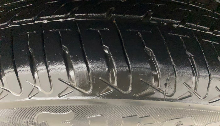 2017 Maruti Wagon R 1.0 VXI AMT, Petrol, Automatic, 27,997 km, Right Front Tyre Tread