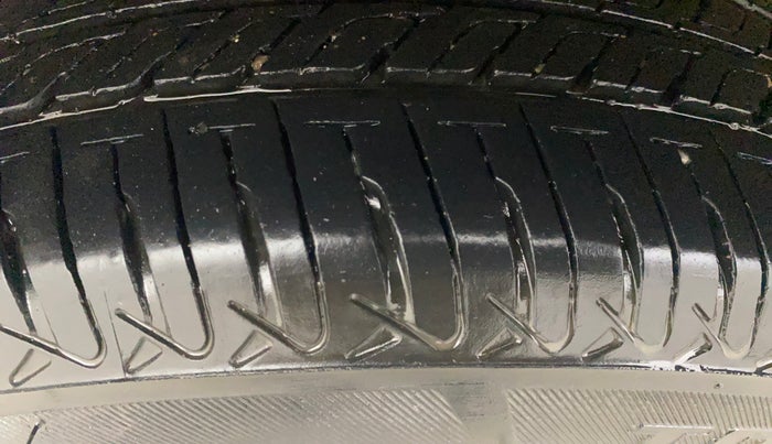 2017 Maruti Wagon R 1.0 VXI AMT, Petrol, Automatic, 27,997 km, Right Rear Tyre Tread