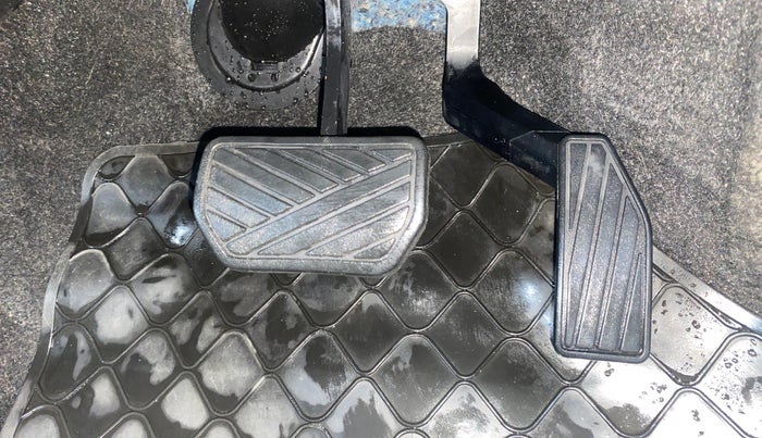 2017 Maruti Wagon R 1.0 VXI AMT, Petrol, Automatic, 27,997 km, Pedals