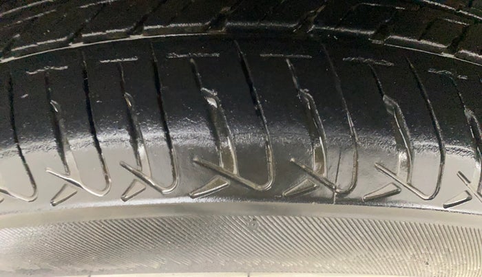 2017 Maruti Wagon R 1.0 VXI AMT, Petrol, Automatic, 27,997 km, Left Front Tyre Tread