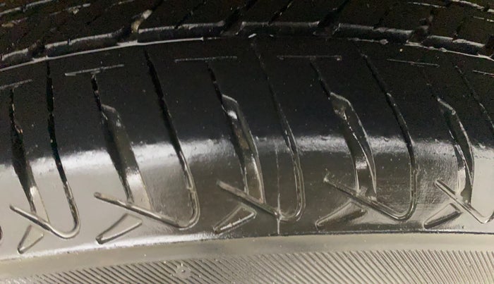 2017 Maruti Wagon R 1.0 VXI AMT, Petrol, Automatic, 27,997 km, Left Rear Tyre Tread