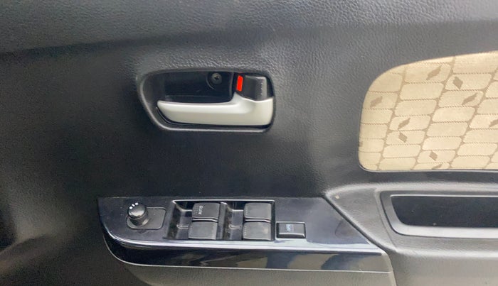 2017 Maruti Wagon R 1.0 VXI AMT, Petrol, Automatic, 27,997 km, Driver Side Door Panels Control