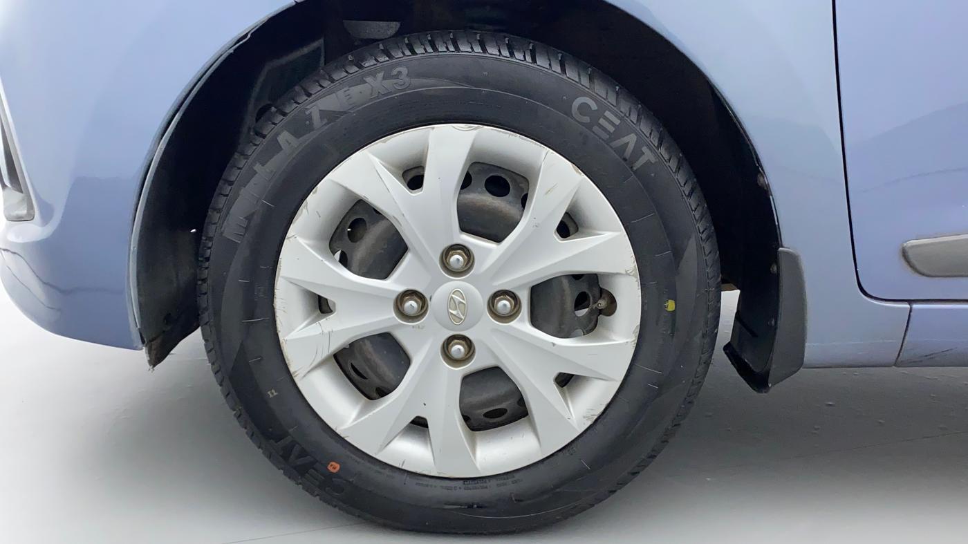 2014 Hyundai Grand i10 MAGNA 1.2 KAPPA VTVT, Petrol, Manual, 1,04,279 km, Left Front Wheel