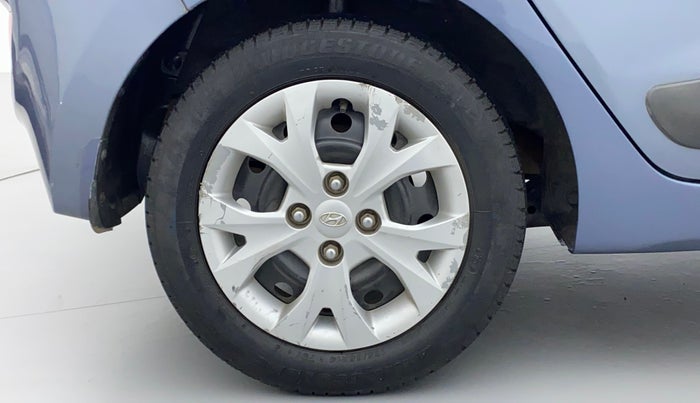 2014 Hyundai Grand i10 MAGNA 1.2 KAPPA VTVT, Petrol, Manual, 1,04,279 km, Right Rear Wheel