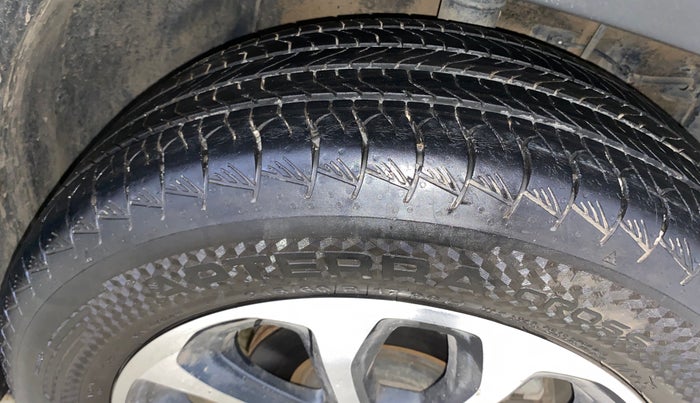 2022 Maruti Grand Vitara ALPHA SMART HYBRID, Petrol, Manual, 50,823 km, Right Front Tyre Tread