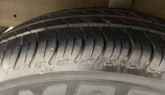 2014 Hyundai Xcent S 1.2, Petrol, Manual, 47,436 km, Left Front Tyre Tread