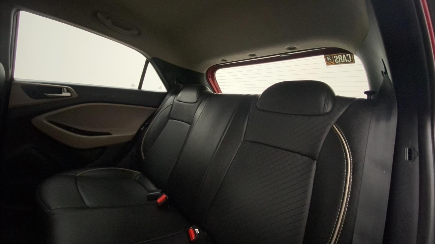 2020 Hyundai Elite i20 SPORTZ PLUS 1.2, Petrol, Manual, 38,572 km, Right Side Rear Door Cabin