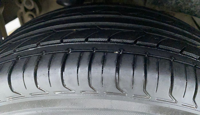2016 Mahindra Kuv100 K6 D 6 STR, Diesel, Manual, 90,494 km, Right Rear Tyre Tread