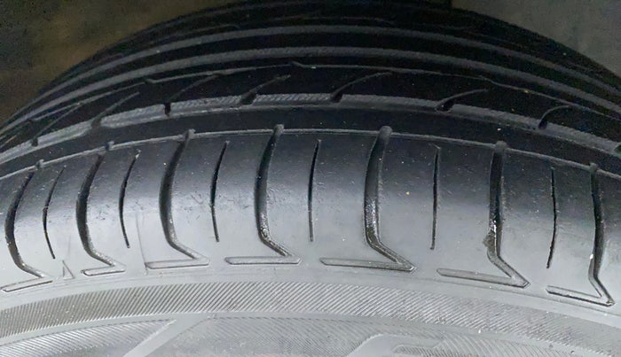 2016 Mahindra Kuv100 K6 D 6 STR, Diesel, Manual, 90,494 km, Right Front Tyre Tread