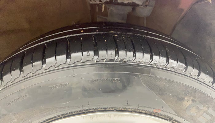 2018 Hyundai Verna 1.4 EX PETROL, Petrol, Manual, 77,257 km, Right Front Tyre Tread