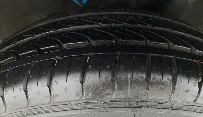 2022 Hyundai GRAND I10 NIOS SPORTZ CNG MT, CNG, Manual, 1,648 km, Left Rear Tyre Tread