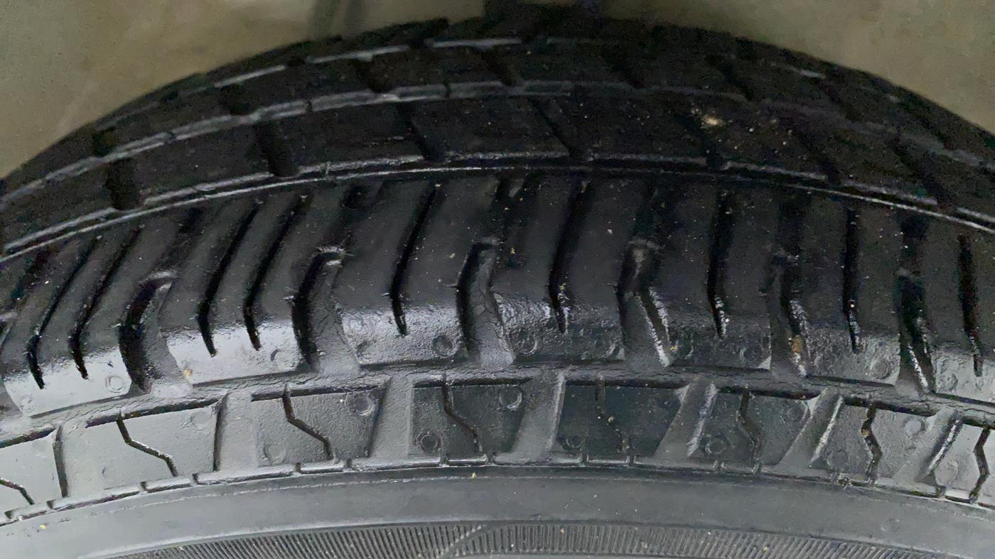 2017 Maruti Alto 800 LXI, Petrol, Manual, 54,149 km, Right Front Tyre Tread
