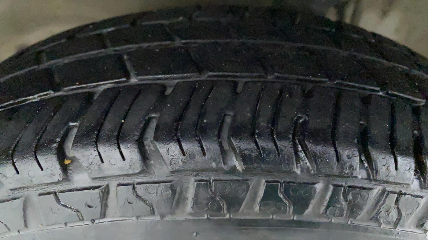 2017 Maruti Alto 800 LXI, Petrol, Manual, 54,149 km, Left Front Tyre Tread