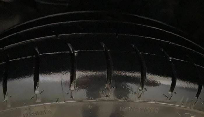 2020 Hyundai Elite i20 MAGNA PLUS 1.2, Petrol, Manual, 27,703 km, Left Front Tyre Tread