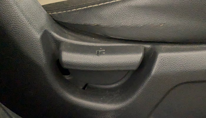 2020 Hyundai Elite i20 MAGNA PLUS 1.2, Petrol, Manual, 27,703 km, Driver Side Adjustment Panel