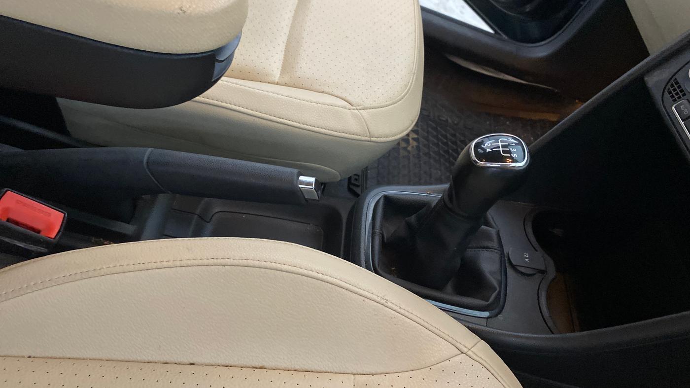 2019 Skoda Rapid STYLE 1.6 MPI, Petrol, Manual, 56,990 km, Gear Lever