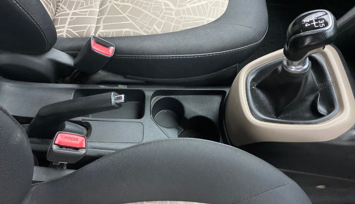 2013 Hyundai Grand i10 SPORTZ 1.1 CRDI, Diesel, Manual, 70,870 km, Gear Lever
