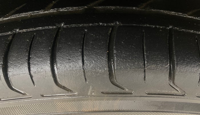 2021 Nissan MAGNITE XV TURBO, Petrol, Manual, 1,10,529 km, Right Front Tyre Tread