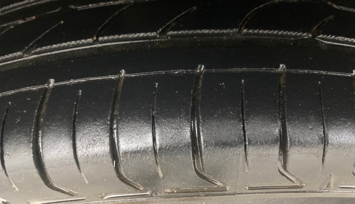 2021 Nissan MAGNITE XV TURBO, Petrol, Manual, 1,10,529 km, Right Rear Tyre Tread