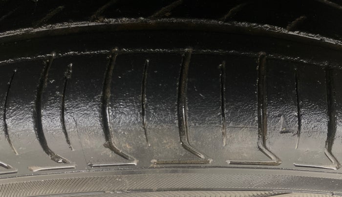 2021 Nissan MAGNITE XV TURBO, Petrol, Manual, 1,10,529 km, Left Front Tyre Tread