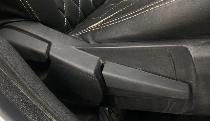 2021 Nissan MAGNITE XV TURBO, Petrol, Manual, 1,10,529 km, Driver Side Adjustment Panel