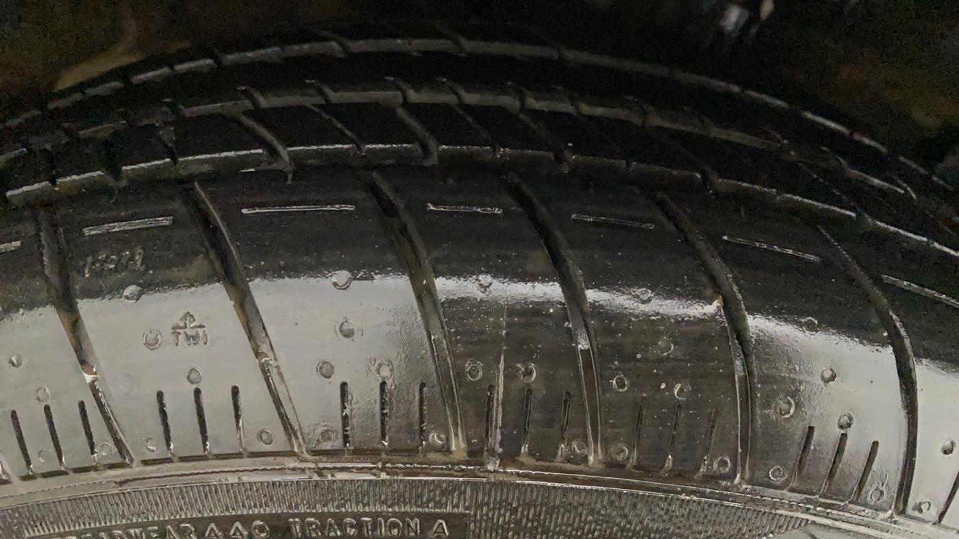 2014 Maruti Ciaz VXI+, Petrol, Manual, 62,310 km, Right Rear Tyre Tread