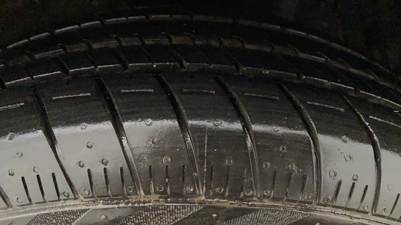 2014 Maruti Ciaz VXI+, Petrol, Manual, 62,310 km, Left Front Tyre Tread