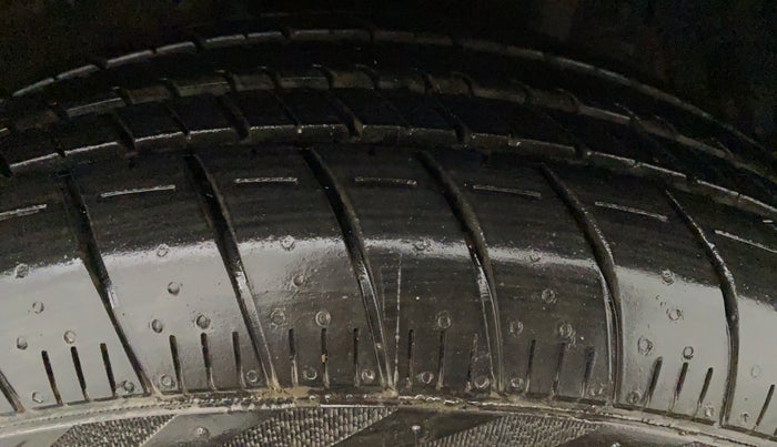 2014 Maruti Ciaz VXI+, Petrol, Manual, 62,310 km, Left Front Tyre Tread