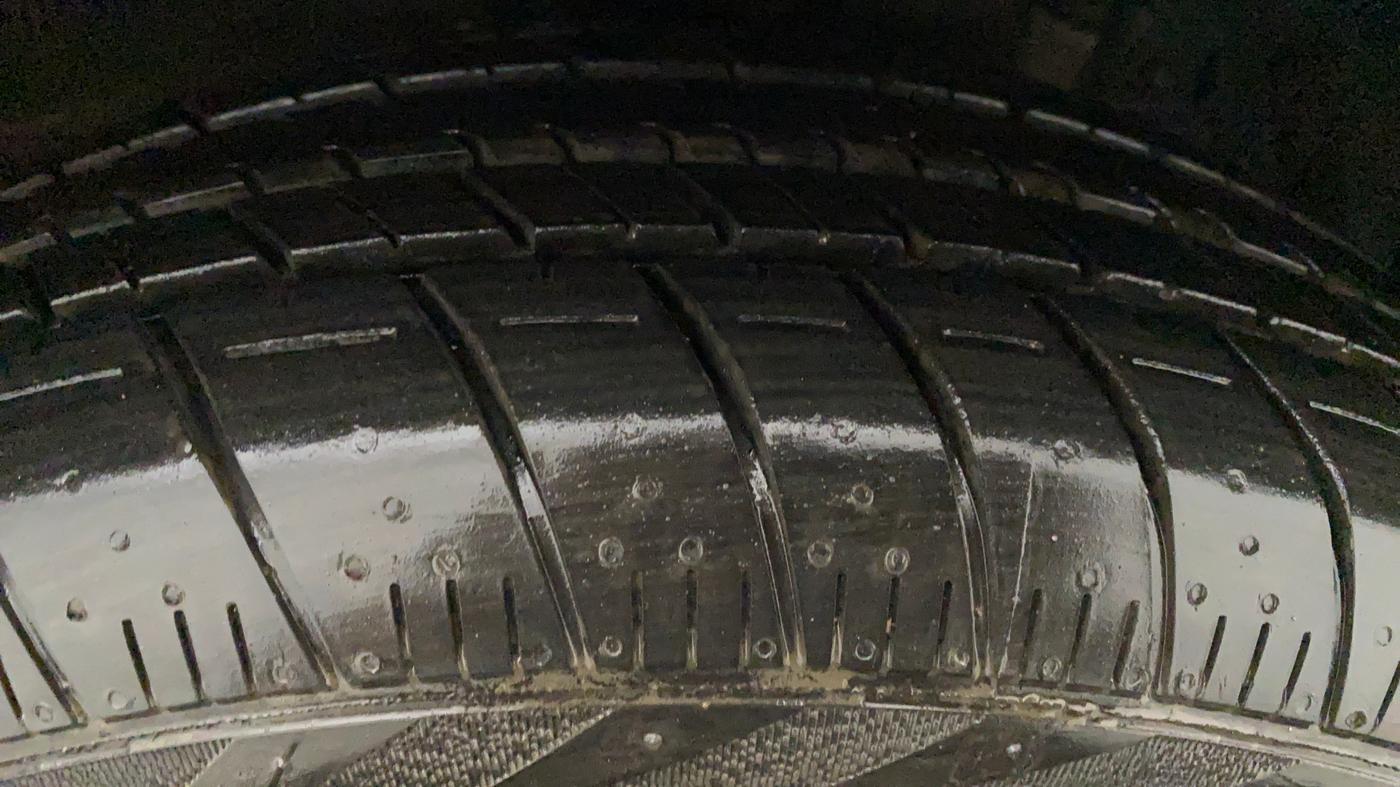 2014 Maruti Ciaz VXI+, Petrol, Manual, 62,310 km, Right Front Tyre Tread
