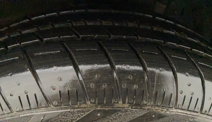 2014 Maruti Ciaz VXI+, Petrol, Manual, 62,310 km, Right Front Tyre Tread