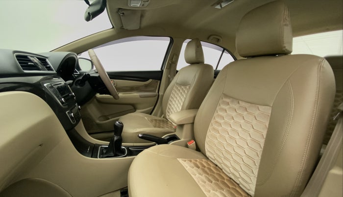 2014 Maruti Ciaz VXI+, Petrol, Manual, 62,310 km, Right Side Front Door Cabin