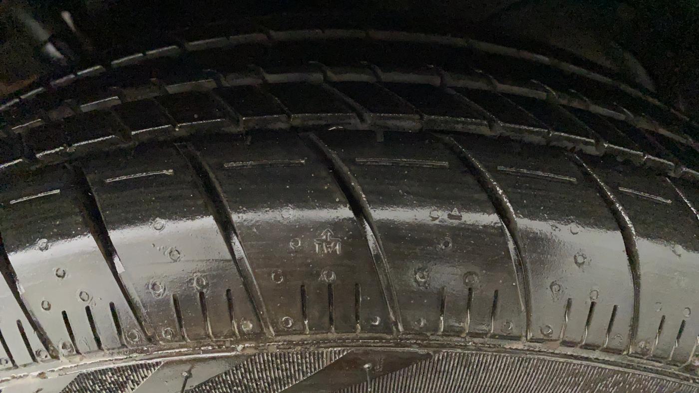 2014 Maruti Ciaz VXI+, Petrol, Manual, 62,310 km, Left Rear Tyre Tread