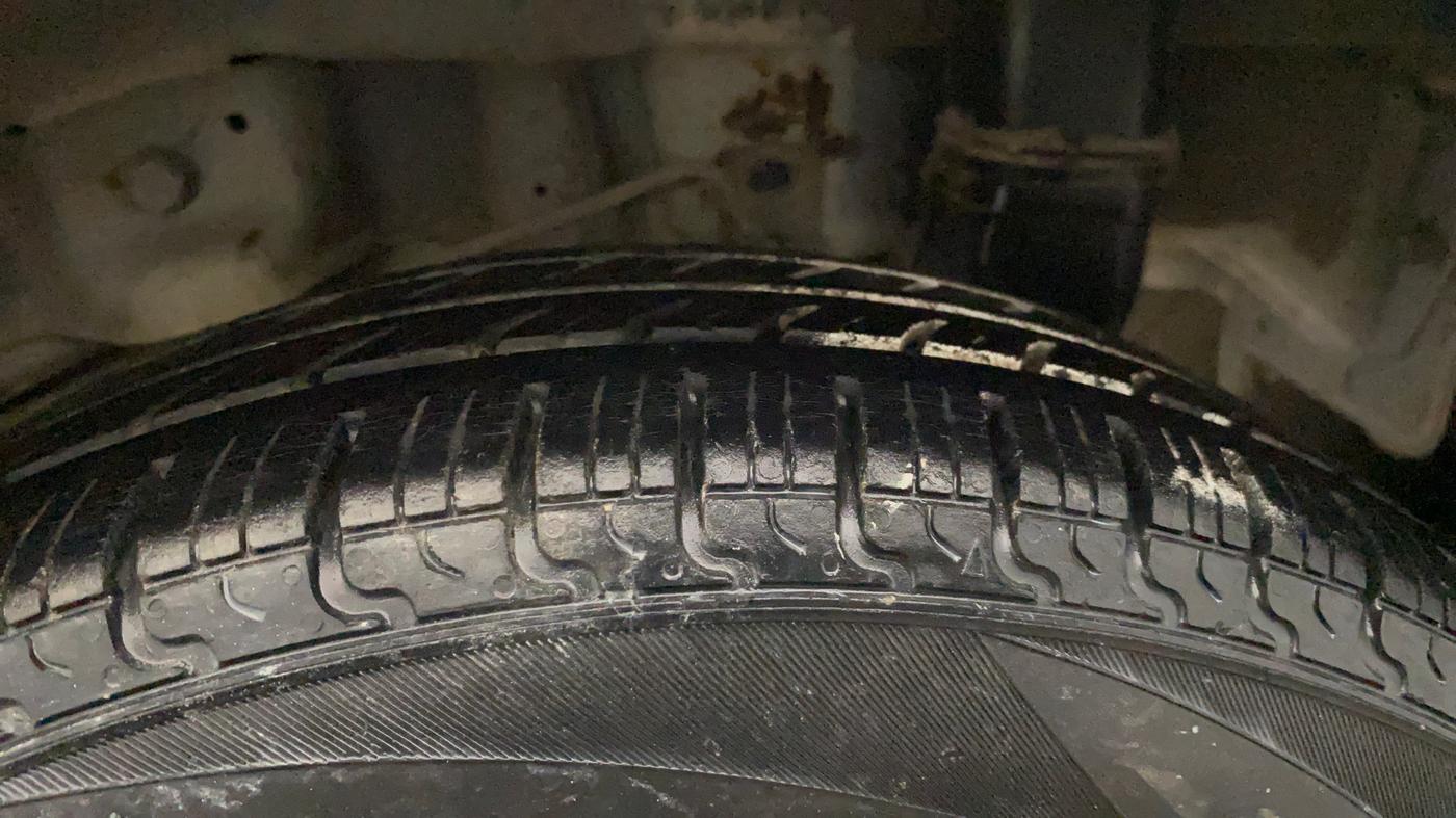 2017 Hyundai Eon ERA +, Petrol, Manual, 1,07,249 km, Left Rear Tyre Tread