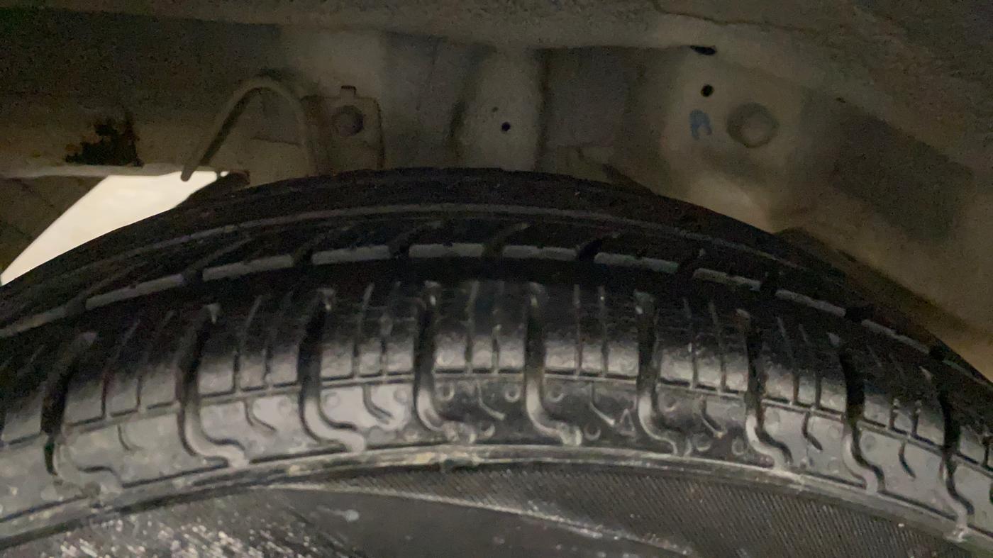 2017 Hyundai Eon ERA +, Petrol, Manual, 1,07,249 km, Right Rear Tyre Tread