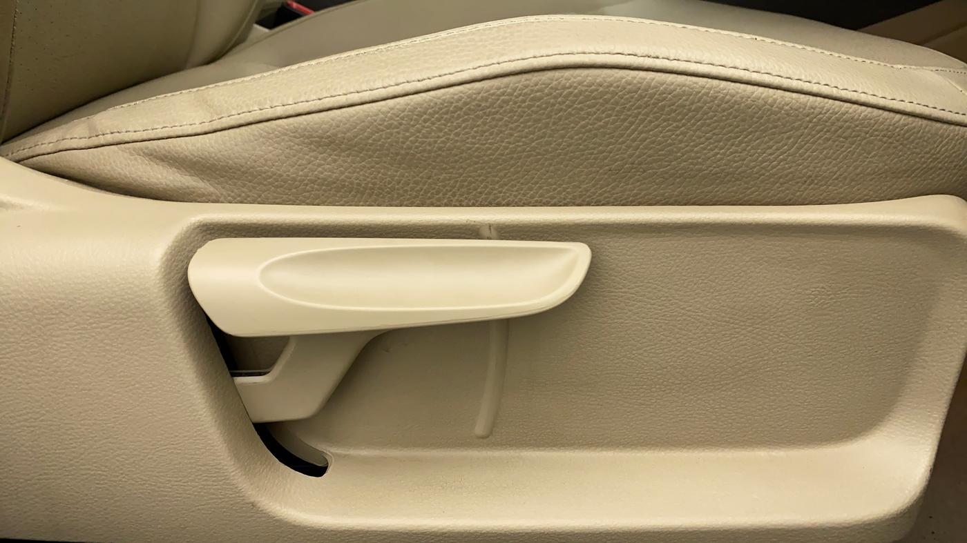 2016 Volkswagen Vento HIGHLINE PETROL, Petrol, Manual, 20,777 km, Driver Side Adjustment Panel