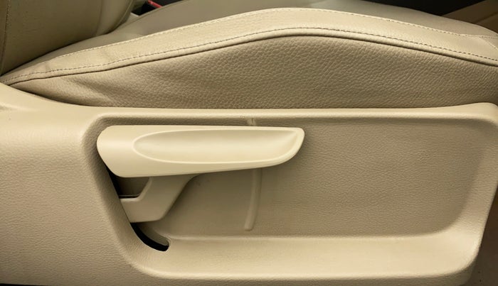 2016 Volkswagen Vento HIGHLINE PETROL, Petrol, Manual, 20,777 km, Driver Side Adjustment Panel