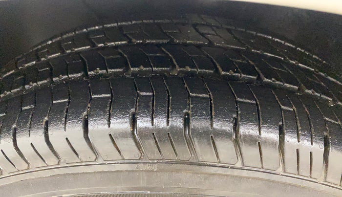 2014 Hyundai Elite i20 SPORTZ 1.4 CRDI, Diesel, Manual, 77,398 km, Left Front Tyre Tread