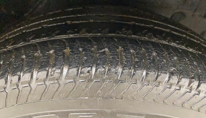 2014 Hyundai Elite i20 SPORTZ 1.4 CRDI, Diesel, Manual, 77,398 km, Right Front Tyre Tread