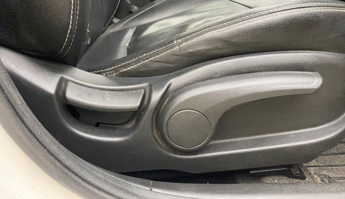 2014 Hyundai Elite i20 SPORTZ 1.4 CRDI, Diesel, Manual, 77,398 km, Driver Side Adjustment Panel