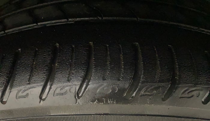 2022 Tata ALTROZ XZ PLUS PETROL DARK EDITION, Petrol, Manual, 63,714 km, Right Front Tyre Tread